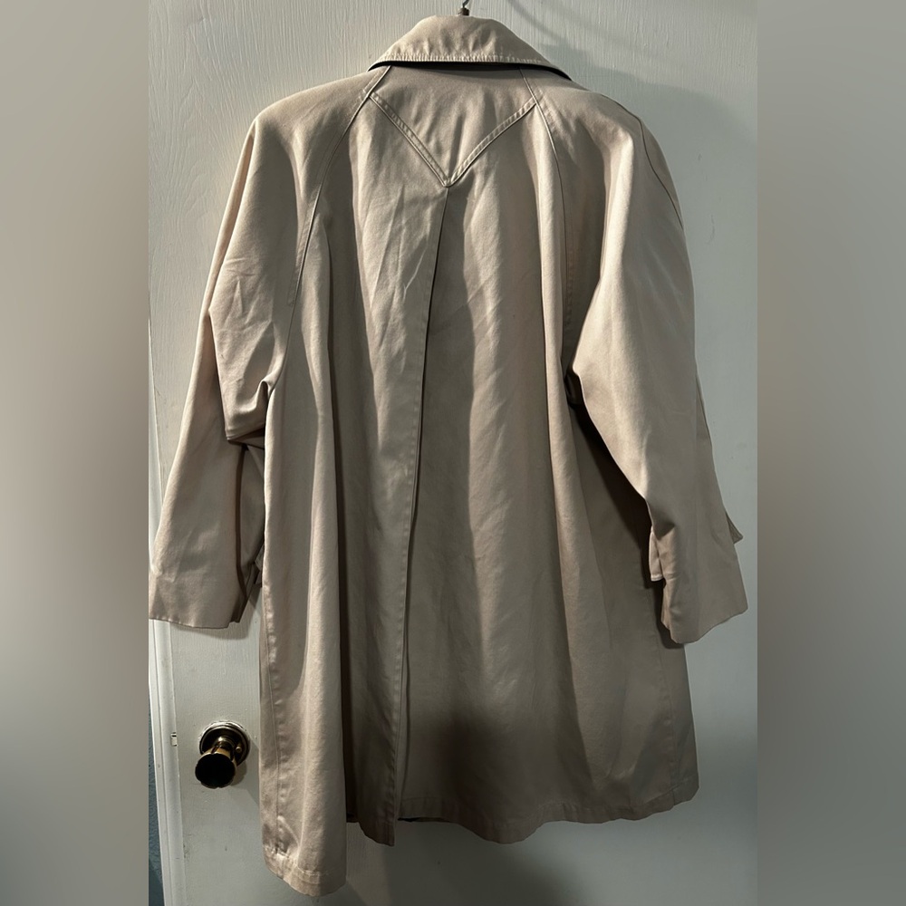 London Fog Women's Light Beige Trench Coat Size 8 - Picture 4 of 5